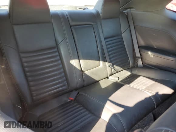 ✅ 2010 Dodge Challenger R/T Classic • VIN: 2B3CJ5DT1AH260692 • Lot: 42220745. Wystawiony na Copart z przebiegiem 249 853 mil. Bezpłatny archiwum sprzedaży aukcyjnych z USA i szczegółowy raport historii pojazdu na DreamBid. Zdjęcie 10.