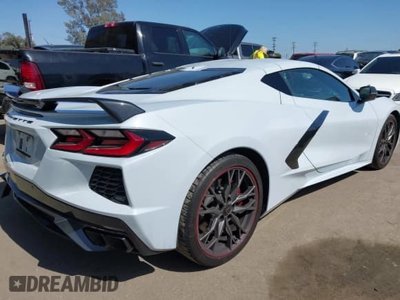 ✅ 2023 Chevrolet Corvette 2LT • VIN: 1G1YB2D4XP5140679 • Lot: 42549129. Listed on IAAI with 25,665 mi. Free auction sales archive from the USA and detailed vehicle history report at DreamBid. Image 4.