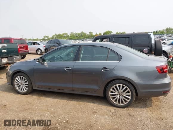 ✅ 2016 Volkswagen Jetta SEL • VIN: 3VWL17AJXGM256550 • Lot: 42402907. Wystawiony na IAAI z przebiegiem 74 004 mil. Bezpłatny archiwum sprzedaży aukcyjnych z USA i szczegółowy raport historii pojazdu na DreamBid. Zdjęcie 14.