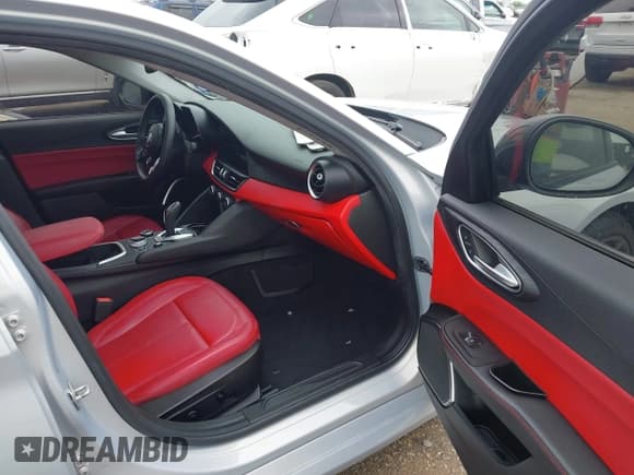 ✅ 2021 Alfa Romeo Giulia • VIN: ZARFAMAN6M7645490 • Lot: 42165037. Listed on IAAI with 57,701 mi. Free auction sales archive from the USA and detailed vehicle history report at DreamBid. Image 5.