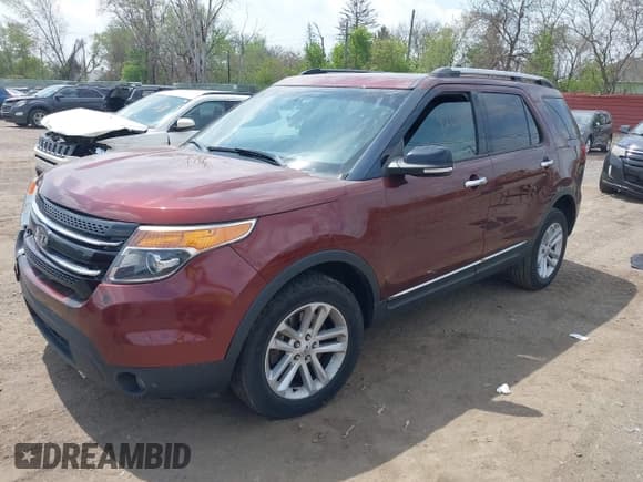 ✅ 2015 Ford Explorer XLT • VIN: 1FM5K8D85FGC03878 • Lot: 42134401. Wystawiony na IAAI z przebiegiem 85 443 mil. Bezpłatny archiwum sprzedaży aukcyjnych z USA i szczegółowy raport historii pojazdu na DreamBid. Zdjęcie 17.