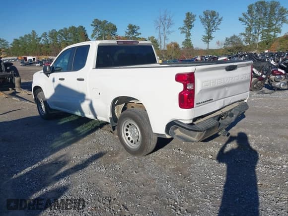 ✅ 2023 Chevrolet Silverado 1500 Work Truck • VIN: 1GCRDAED8PZ142227 • Lot: 43235296. Wystawiony na IAAI z przebiegiem 20 029 mil. Bezpłatny archiwum sprzedaży aukcyjnych z USA i szczegółowy raport historii pojazdu na DreamBid. Zdjęcie 3.