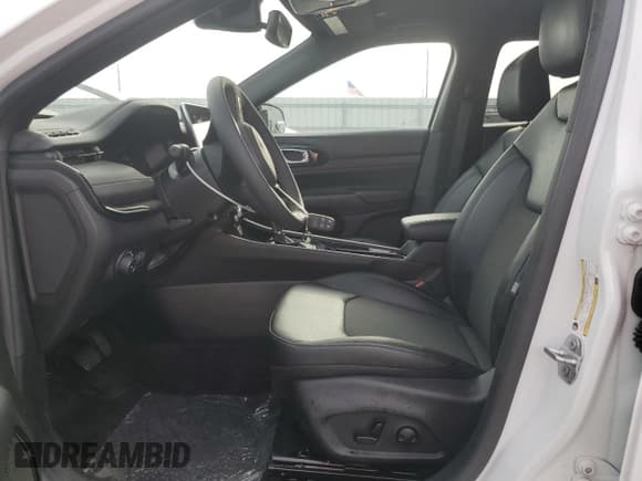 ✅ 2025 Jeep Compass Latitude • VIN: 3C4NJDBNXST527083 • Lot: 81988165. Listed on Copart with 5,312 mi. Free auction sales archive from the USA and detailed vehicle history report at DreamBid. Image 7.