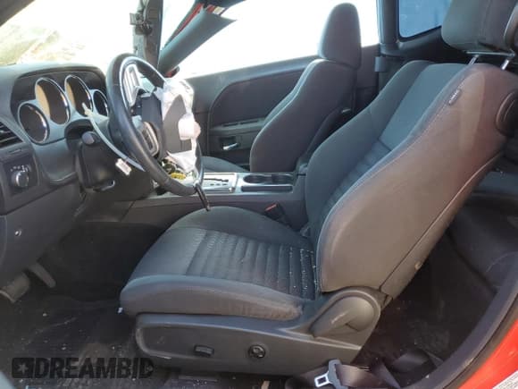 ✅ 2014 Dodge Challenger SXT • VIN: 2C3CDYAG4EH195569 • Lot: 75325134. Wystawiony na Copart z przebiegiem Nie podano. Bezpłatny archiwum sprzedaży aukcyjnych z USA i szczegółowy raport historii pojazdu na DreamBid. Zdjęcie 7.