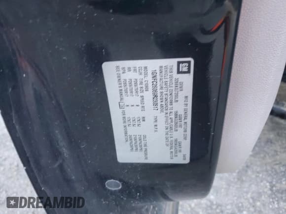 ✅ 2009 Chevrolet Suburban 2LT • VIN: 1GNFC26069R230517 • Lot: 75304014. Wystawiony na Copart z przebiegiem 360 939 mil. Bezpłatny archiwum sprzedaży aukcyjnych z USA i szczegółowy raport historii pojazdu na DreamBid. Zdjęcie 12.