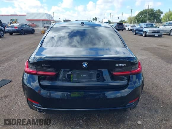2024 BMW 3 Series 330i xDrive z VIN 3MW89FF05R8E03555, wystawiony jako IAAI lot #43259647 z przebiegiem 26 302 mil mil oraz . Historia ofert i sprzedaży dostępna na DreamBid. Obrazek 16.