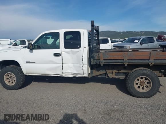 ✅ 2006 Chevrolet Silverado 2500HD • VIN: 1GBHK29D06E190302 • Lot: 43512806. Wystawiony na IAAI z przebiegiem 186 114 mil. Bezpłatny archiwum sprzedaży aukcyjnych z USA i szczegółowy raport historii pojazdu na DreamBid. Zdjęcie 14.