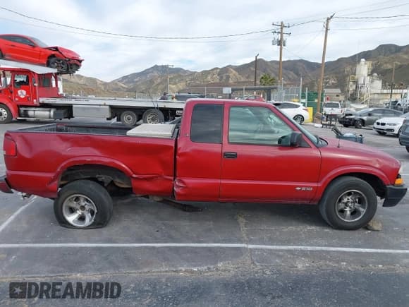 ✅ 2002 Chevrolet S-10 • VIN: 1GCCS19W928137964 • Лот: 41692833. Опубликован ранее на IAAI с пробегом 233 830 миль. Бесплатный доступ к архиву аукционных продаж из США и подробный отчёт об истории автомобиля на DreamBid. Изображение 14.