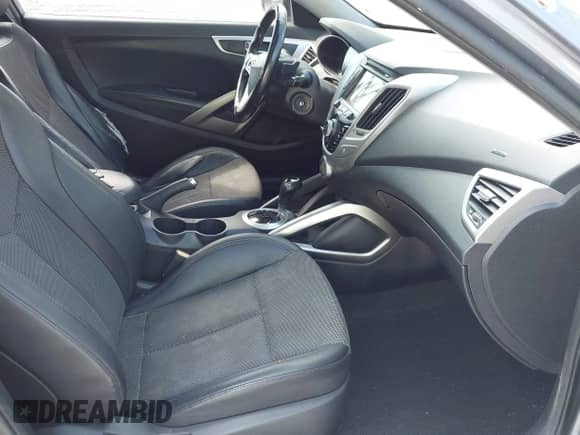 2015 Hyundai Veloster RE:FLEX с VIN KMHTC6AD5FU231708, выставлен на аукционе IAAI как лот 43283728 с пробегом 123 785 миль миль и . История ставок и продаж доступна на DreamBid. Изображение 5.