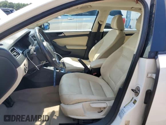 ✅ 2011 Volkswagen Jetta SE • VIN: 3VWDX7AJ9BM388128 • Lot: 67241315. Listed on Copart with 132,977 mi. Free auction sales archive from the USA and detailed vehicle history report at DreamBid. Image 7.
