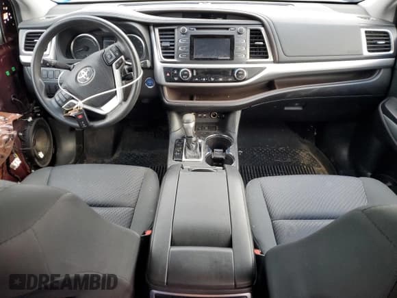 ✅ 2019 Toyota Highlander Hybrid LE • VIN: 5TDBGRFH5KS063939 • Лот: 40581394. Опубликован ранее на Copart с пробегом 48 729 миль. Бесплатный доступ к архиву аукционных продаж из США и подробный отчёт об истории автомобиля на DreamBid. Изображение 9.
