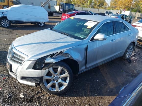 ✅ 2013 Cadillac ATS Luxury • VIN: 1G6AH5R31D0140462 • Lot: 43579772. Wystawiony na IAAI z przebiegiem 178 901 mil. Bezpłatny archiwum sprzedaży aukcyjnych z USA i szczegółowy raport historii pojazdu na DreamBid. Zdjęcie 2.