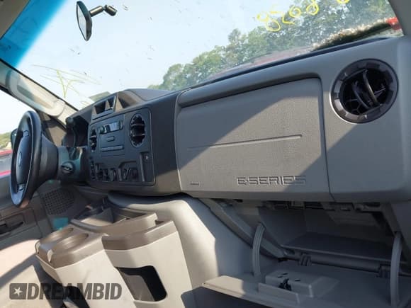 ✅ 2013 Ford Econoline Passenger XL • VIN: 1FBNE3BL3DDB08664 • Lot: 42490358. Wystawiony na IAAI z przebiegiem Nie podano. Bezpłatny archiwum sprzedaży aukcyjnych z USA i szczegółowy raport historii pojazdu na DreamBid. Zdjęcie 5.