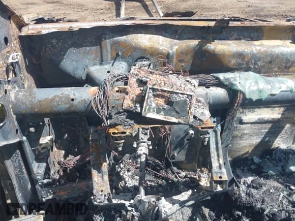 ✅ 2019 Chevrolet Silverado 1500 RST • VIN: 1GCRYEED3KZ212902 • Lot: 41858001. Wystawiony na IAAI z przebiegiem Nie podano. Bezpłatny archiwum sprzedaży aukcyjnych z USA i szczegółowy raport historii pojazdu na DreamBid. Zdjęcie 7.