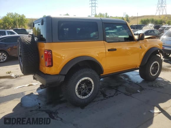 ✅ 2021 Ford Bronco • VIN: 1FMDE5CPXMLB06562 • Lot: 73561084. Wystawiony na Copart z przebiegiem 33 154 mil. Bezpłatny archiwum sprzedaży aukcyjnych z USA i szczegółowy raport historii pojazdu na DreamBid. Zdjęcie 3.