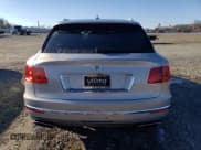 ✅ 2017 Bentley Bentayga W12 • VIN: SJAAC2ZV7HC012616 • Lot: 84858834. Wystawiony na Copart z przebiegiem 40 750 mil. Bezpłatny archiwum sprzedaży aukcyjnych z USA i szczegółowy raport historii pojazdu na DreamBid. Zdjęcie 6.