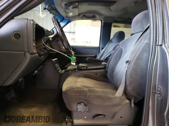 1999 Chevrolet Silverado 2500 LS z VIN 1GCGK29U7XE183016, wystawiony jako Copart lot #54603234 z przebiegiem 198 885 mil mil oraz Szkoda całkowita • Salvage title. Historia ofert i sprzedaży dostępna na DreamBid. Obrazek 7.