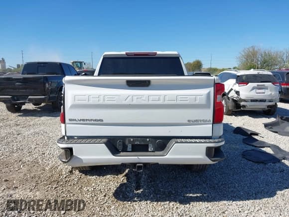 ✅ 2020 Chevrolet Silverado 1500 Custom • VIN: 1GCPYBEH4LZ110096 • Lot: 43433553. Wystawiony na IAAI z przebiegiem 129 363 mil. Bezpłatny archiwum sprzedaży aukcyjnych z USA i szczegółowy raport historii pojazdu na DreamBid. Zdjęcie 16.