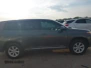 ✅ 2013 Toyota Highlander • VIN: 5TDZK3EH2DS138742 • Lot: 42465215. Listed on IAAI with 117,465 mi. Free auction sales archive from the USA and detailed vehicle history report at DreamBid. Image 13.