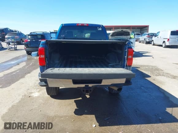 ✅ 2017 Chevrolet Silverado 2500HD Work Truck • VIN: 1GC2KUEG2HZ265185 • Lot: 40536435. Wystawiony na IAAI z przebiegiem 189 379 mil. Bezpłatny archiwum sprzedaży aukcyjnych z USA i szczegółowy raport historii pojazdu na DreamBid. Zdjęcie 19.