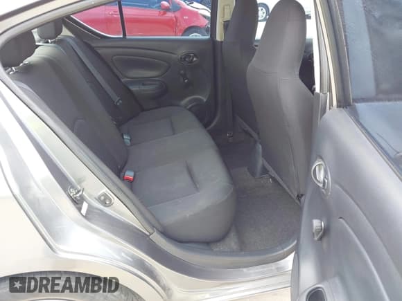 ✅ 2016 Nissan Versa S Plus • VIN: 3N1CN7AP8GL837372 • Lot: 42352185. Wystawiony na IAAI z przebiegiem 105 001 mil. Bezpłatny archiwum sprzedaży aukcyjnych z USA i szczegółowy raport historii pojazdu na DreamBid. Zdjęcie 8.