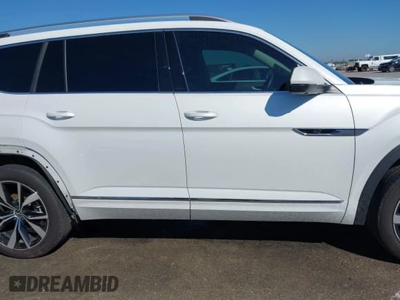 ✅ 2024 Volkswagen Atlas SEL Premium R-Line • VIN: 1V2FR2CA2RC594827 • Lot: 43312907. Wystawiony na IAAI z przebiegiem 23 710 mil. Bezpłatny archiwum sprzedaży aukcyjnych z USA i szczegółowy raport historii pojazdu na DreamBid. Zdjęcie 13.