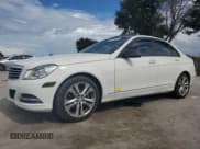 ✅ 2013 Mercedes-Benz C 250 Sport • VIN: WDDGF4HB7DA860283 • Лот: 82399705. Опубликован ранее на Copart с пробегом 90 356 миль. Бесплатный доступ к архиву аукционных продаж из США и подробный отчёт об истории автомобиля на DreamBid. Изображение 1.