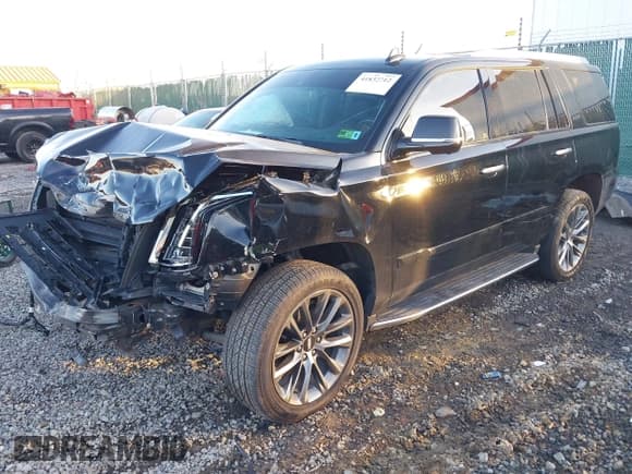 ✅ 2020 Cadillac Escalade Luxury • VIN: 1GYS4BKJ4LR240371 • Lot: 41832712. Listed on IAAI with 73,712 mi. Free auction sales archive from the USA and detailed vehicle history report at DreamBid. Image 17.