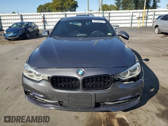 ✅ 2017 BMW 3 Series 330i • VIN: WBA8B9G37HNU54940 • Lot: 92940915. Wystawiony na Copart z przebiegiem 33 440 mil. Bezpłatny archiwum sprzedaży aukcyjnych z USA i szczegółowy raport historii pojazdu na DreamBid. Zdjęcie 5.