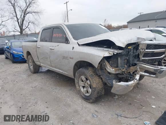 2017 Ram 1500 Big Horn z VIN 1C6RR7TT4HS646662, wystawiony jako IAAI lot #40987974 z przebiegiem 131 756 mil mil oraz . Historia ofert i sprzedaży dostępna na DreamBid. Obrazek 1.