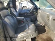 ✅ 2001 Chevrolet Blazer LT • VIN: 1GNDT13W912114106 • Lot: 88358955. Wystawiony na Copart z przebiegiem 185 349 mil. Bezpłatny archiwum sprzedaży aukcyjnych z USA i szczegółowy raport historii pojazdu na DreamBid. Zdjęcie 7.