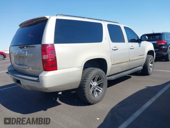 ✅ 2008 Chevrolet Suburban 3LT • VIN: 3GNFC16JX8G264106 • Lot: 42946812. Listed on IAAI with 263,774 mi. Free auction sales archive from the USA and detailed vehicle history report at DreamBid. Image 4.
