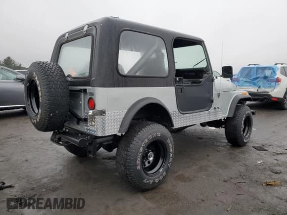 ✅ 1985 Jeep CJ • VIN: 1JCCM87AXFT128119 • Лот: 42979045. Опубликован ранее на Copart с пробегом 83 932 миль. Бесплатный доступ к архиву аукционных продаж из США и подробный отчёт об истории автомобиля на DreamBid. Изображение 3.