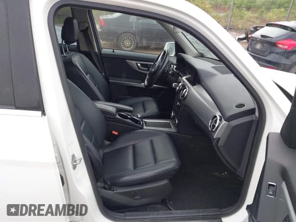 ✅ 2014 Mercedes-Benz GLK 350 • VIN: WDCGG8JB1EG305024 • Лот: 43019120. Опубликован ранее на IAAI с пробегом 108 334 миль. Бесплатный доступ к архиву аукционных продаж из США и подробный отчёт об истории автомобиля на DreamBid. Изображение 5.