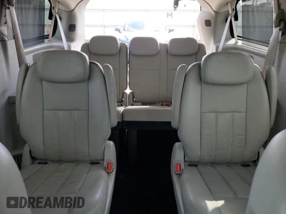 ✅ 2010 Chrysler Town & Country Touring Plus • VIN: 2A4RR8DX7AR404580 • Lot: 85706075. Wystawiony na Copart z przebiegiem 200 741 mil. Bezpłatny archiwum sprzedaży aukcyjnych z USA i szczegółowy raport historii pojazdu na DreamBid. Zdjęcie 10.