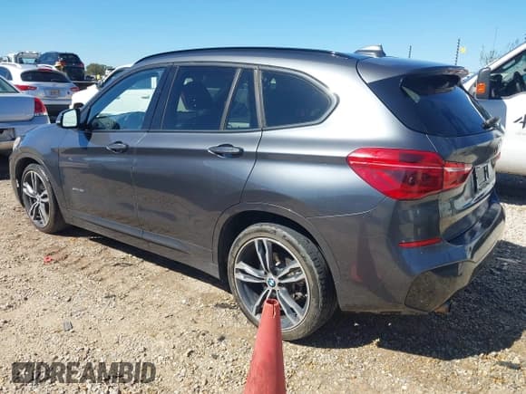 ✅ 2018 BMW X1 sDrive28i • VIN: WBXHU7C33J5H38892 • Лот: 43510586. Опубликован ранее на IAAI с пробегом 186 277 миль. Бесплатный доступ к архиву аукционных продаж из США и подробный отчёт об истории автомобиля на DreamBid. Изображение 3.