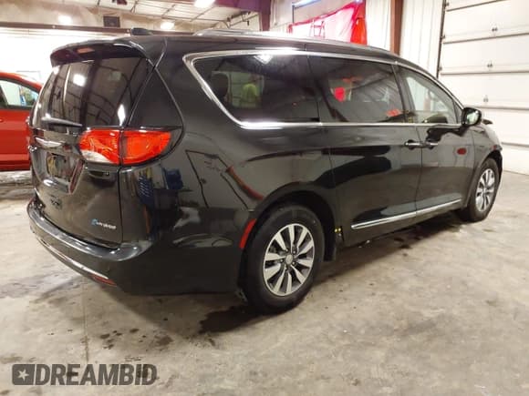 ✅ 2020 Chrysler Pacifica Hybrid Limited • VIN: 2C4RC1N75LR105539 • Лот: 42693774. Опубликован ранее на IAAI с пробегом 97 310 миль. Бесплатный доступ к архиву аукционных продаж из США и подробный отчёт об истории автомобиля на DreamBid. Изображение 4.