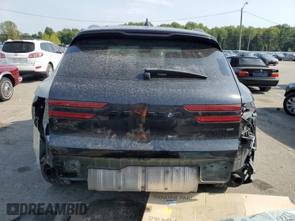 ✅ 2022 Genesis GV70 Sport • VIN: KMUMCDTC4NU045218 • Lot: 70035385. Wystawiony na Copart z przebiegiem 41 713 mil. Bezpłatny archiwum sprzedaży aukcyjnych z USA i szczegółowy raport historii pojazdu na DreamBid. Zdjęcie 6.