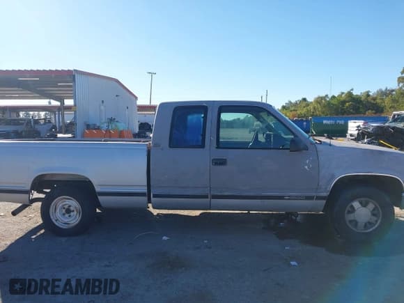 ✅ 1994 Chevrolet Silverado 1500 • VIN: 2GCEC19ZXR1282864 • Lot: 43584766. Wystawiony na IAAI z przebiegiem 260 656 mil. Bezpłatny archiwum sprzedaży aukcyjnych z USA i szczegółowy raport historii pojazdu na DreamBid. Zdjęcie 12.