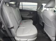 ✅ 2021 Toyota Highlander Hybrid XLE • VIN: 5TDHARAH2MS505579 • Лот: 82206795. Опубликован ранее на Copart с пробегом 131 171 миль. Бесплатный доступ к архиву аукционных продаж из США и подробный отчёт об истории автомобиля на DreamBid. Изображение 11.