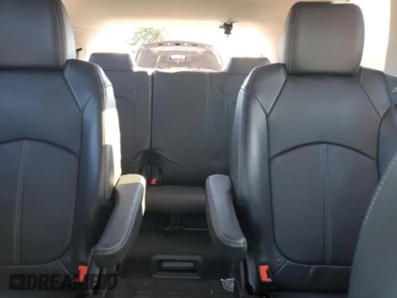 ✅ 2016 Chevrolet Traverse LT • VIN: 1GNKRHKD0GJ150246 • Lot: 90842895. Wystawiony na Copart z przebiegiem 89 996 mil. Bezpłatny archiwum sprzedaży aukcyjnych z USA i szczegółowy raport historii pojazdu na DreamBid. Zdjęcie 10.