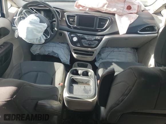 ✅ 2019 Chrysler Pacifica Touring Plus • VIN: 2C4RC1FG6KR576824 • Лот: 82728095. Опубликован ранее на Copart с пробегом Не указан. Бесплатный доступ к архиву аукционных продаж из США и подробный отчёт об истории автомобиля на DreamBid. Изображение 8.