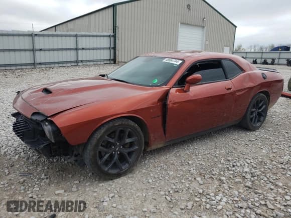 ✅ 2021 Dodge Challenger R/T • VIN: 2C3CDZBT7MH680613 • Lot: 48864744. Wystawiony na Copart z przebiegiem 27 300 mil. Bezpłatny archiwum sprzedaży aukcyjnych z USA i szczegółowy raport historii pojazdu na DreamBid. Zdjęcie 1.
