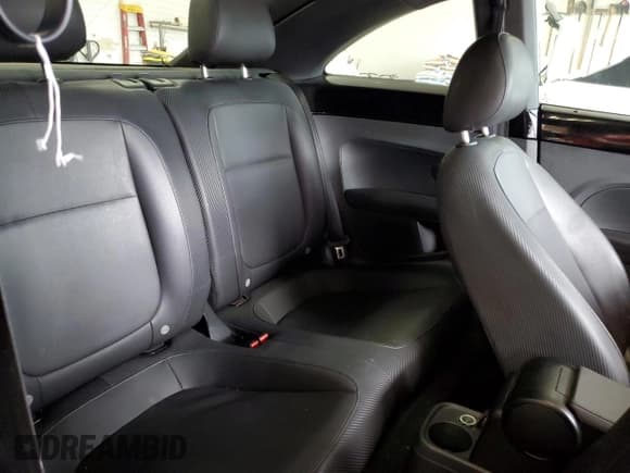 ✅ 2014 Volkswagen Beetle 2.5L • VIN: 3VWJP7AT5EM630308 • Lot: 67115915. Wystawiony na Copart z przebiegiem 120 886 mil. Bezpłatny archiwum sprzedaży aukcyjnych z USA i szczegółowy raport historii pojazdu na DreamBid. Zdjęcie 10.