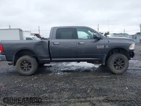 ✅ 2017 Ram 2500 Big Horn • VIN: 3C6UR5DL3HG598026 • Lot: 41511984. Wystawiony na IAAI z przebiegiem 64 335 mil. Bezpłatny archiwum sprzedaży aukcyjnych z USA i szczegółowy raport historii pojazdu na DreamBid. Zdjęcie 14.