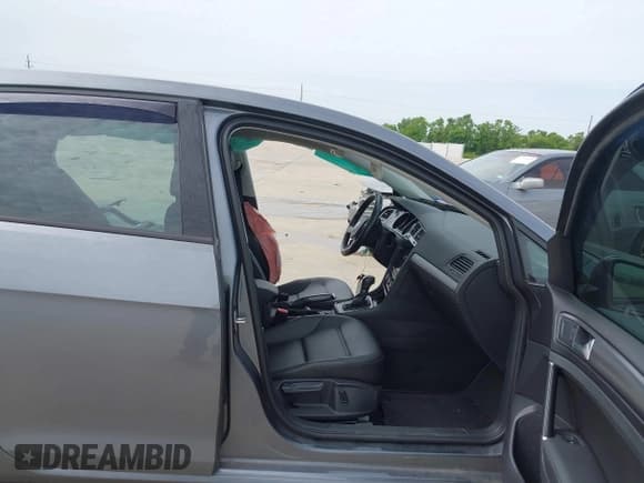 ✅ 2019 Volkswagen Golf S • VIN: 3VWG57AU6KM006585 • Lot: 42750862. Wystawiony na IAAI z przebiegiem 53 454 mil. Bezpłatny archiwum sprzedaży aukcyjnych z USA i szczegółowy raport historii pojazdu na DreamBid. Zdjęcie 5.