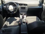 ✅ 2017 Volkswagen Golf S • VIN: 3VW117AU9HM070212 • Lot: 64227235. Wystawiony na Copart z przebiegiem 36 916 mil. Bezpłatny archiwum sprzedaży aukcyjnych z USA i szczegółowy raport historii pojazdu na DreamBid. Zdjęcie 8.