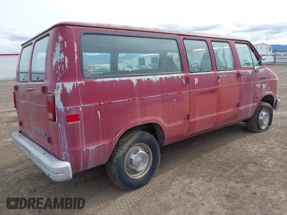 ✅ 1991 Dodge Passenger • VIN: 2B5WB35Y7MK438211 • Lot: 41767528. Wystawiony na IAAI z przebiegiem 130 074 mil. Bezpłatny archiwum sprzedaży aukcyjnych z USA i szczegółowy raport historii pojazdu na DreamBid. Zdjęcie 4.