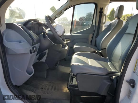 ✅ 2016 Ford Transit Cargo • VIN: 1FTYR1ZMXGKA15026 • Lot: 68196465. Wystawiony na Copart z przebiegiem 106 124 mil. Bezpłatny archiwum sprzedaży aukcyjnych z USA i szczegółowy raport historii pojazdu na DreamBid. Zdjęcie 7.