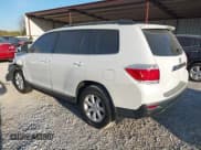 ✅ 2013 Toyota Highlander Plus • VIN: 5TDBK3EH5DS225827 • Lot: 43533454. Listed on IAAI with 113,826 mi. Free auction sales archive from the USA and detailed vehicle history report at DreamBid. Image 3.